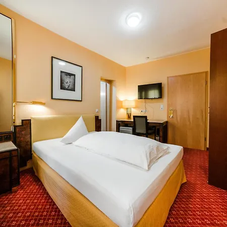 Hotel Rheinfels 3*