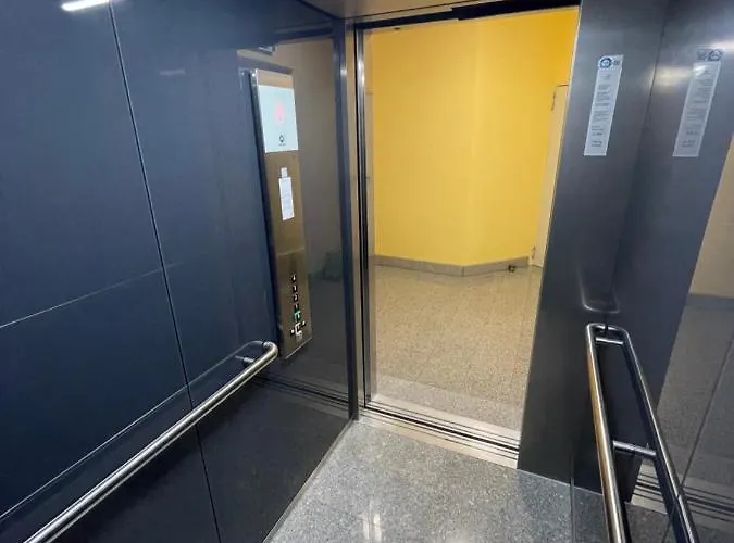 מלון Rheinfels - Radfahrer Willkommen 5*