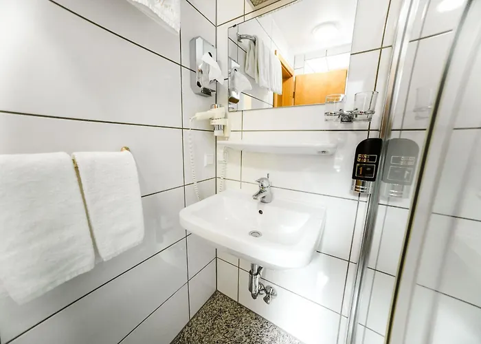 Rheinfels - Radfahrer Willkommen סנט גואר