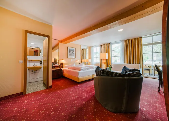 מלון Rheinfels - Radfahrer Willkommen 5*