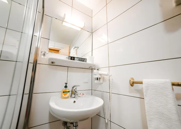 מלון Rheinfels - Radfahrer Willkommen סנט גואר