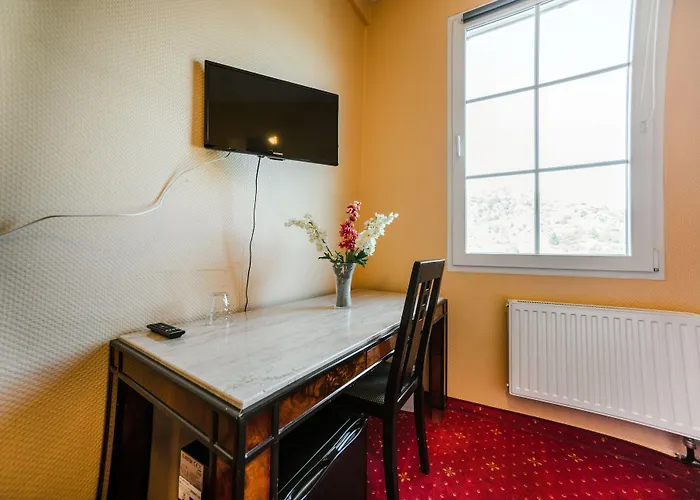 מלון Rheinfels - Radfahrer Willkommen 5*